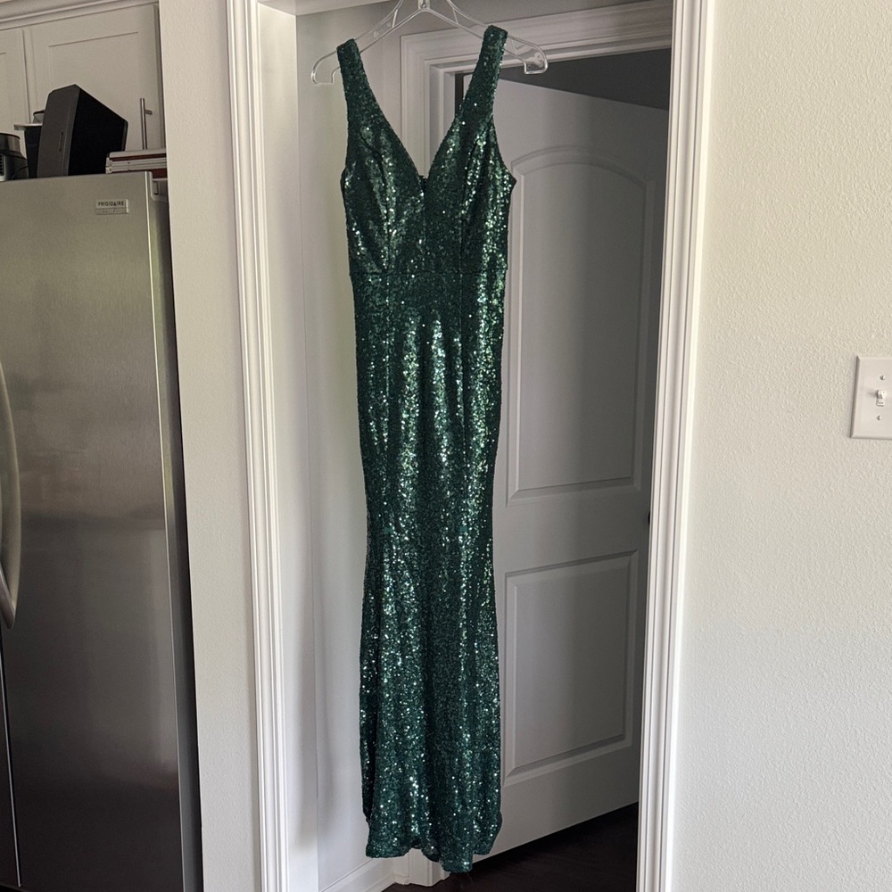 Emerald Green Sequin V-Neck Evening Dress - Picture 1 of 7
